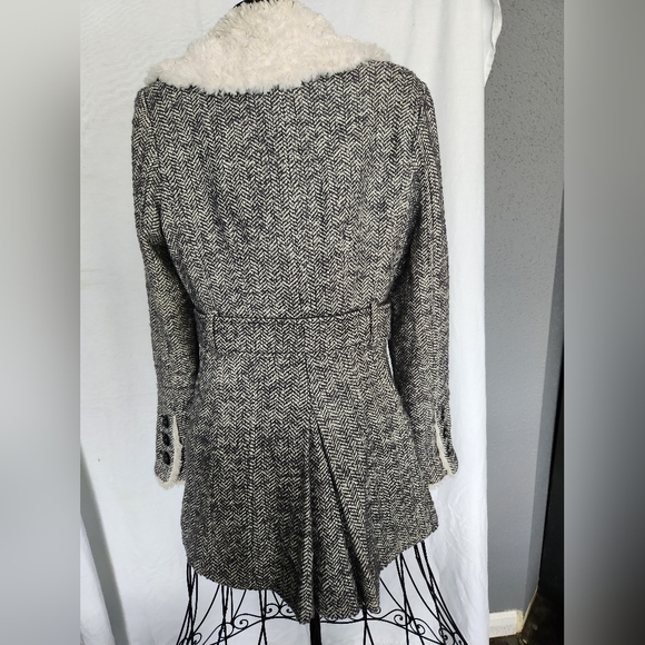 GUESS Coat - Picture 6 of 7